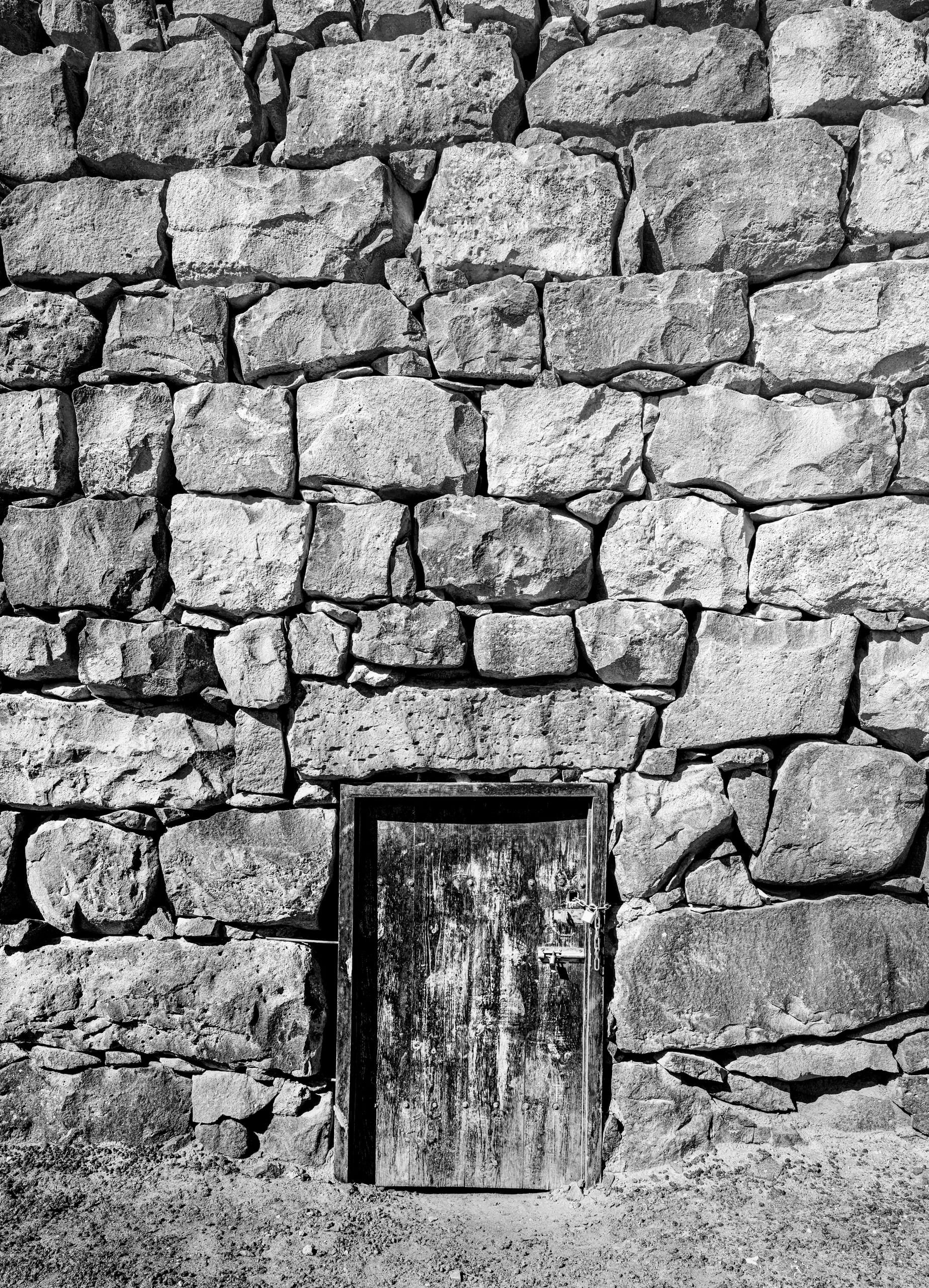 Alazraq Alzraq Archi, a fine-art photograph by Ali Abu Ras