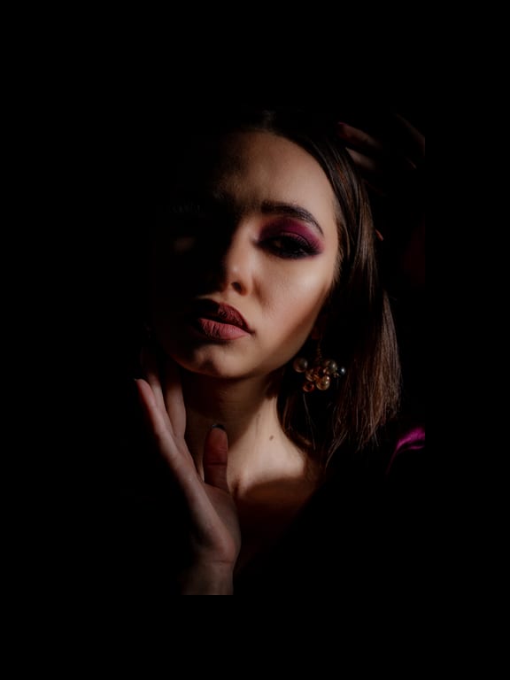 Portrait Gile Fashion Woman, a fine-art photograph by Ali Abu Ras